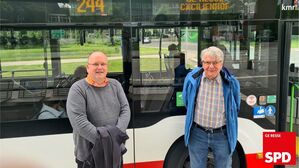 ÖPNV zuständiger Verkehrsplaner beim Referat Verkehr, Tobias Zobel und Bezirksbürgermeister Wilfried Heidl